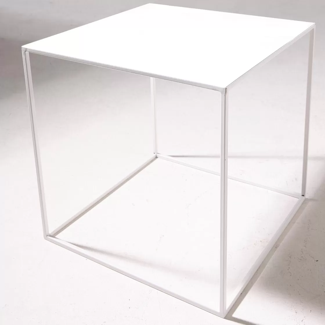 Expositores Para Tiendas | Macetas Y Artículos De Decoración>DecoWoerner Mesa De Metal 45 X 45 Cm, blanco