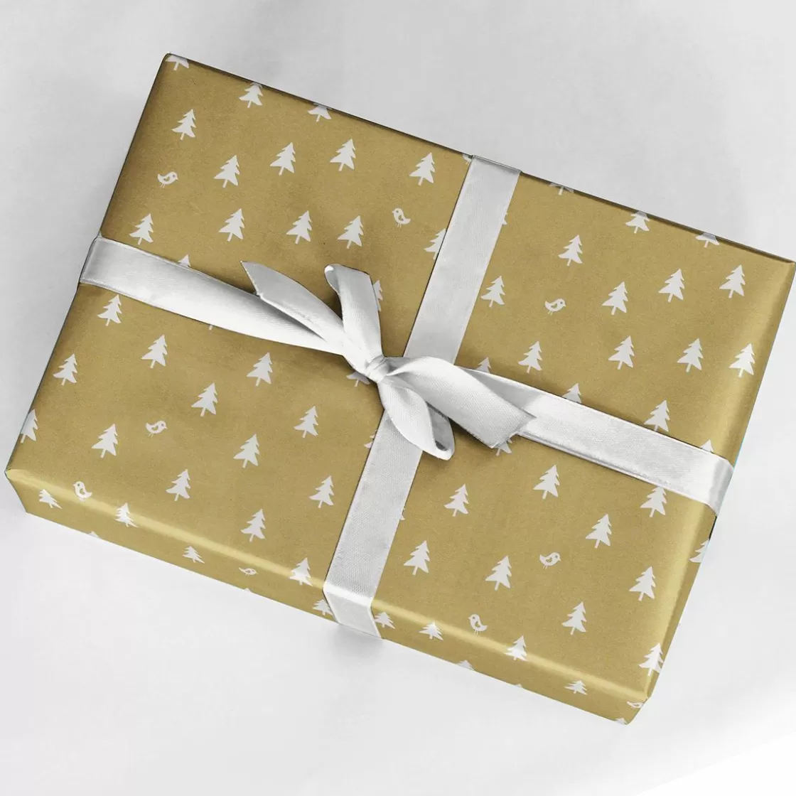 Papel De Regalo | Go Green - Envoltorio Para Regalo Ecológico>DecoWoerner Papel De Regalo Navideño Sostenible Y Dorado Con Abetos Blancos - Bobina De Papel De Regalo De 50 M oro