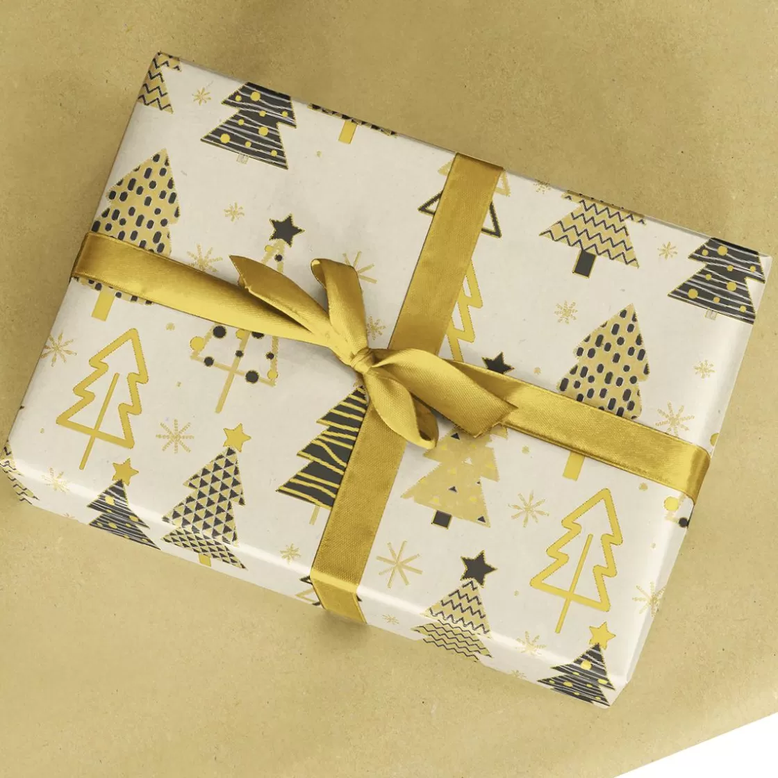 Papel De Regalo | Go Green - Envoltorio Para Regalo Ecológico>DecoWoerner Papel Kraft Reciclado Con árboles De Navidad En Beige, Negro Y Dorado - Bobina De Papel De Regalo De 50 M marrón