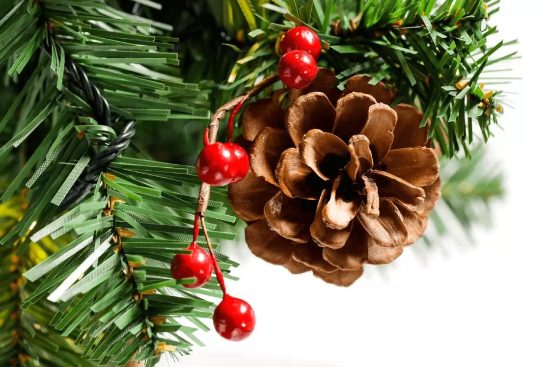 Árboles De Navidad Artificiales>DecoWoerner Árbol De Navidad Artificial Decorado Con LED, Adornos Navideños s, Lazos, Flores De Navidad Y Pequeños Regalos 180 Cm rojo