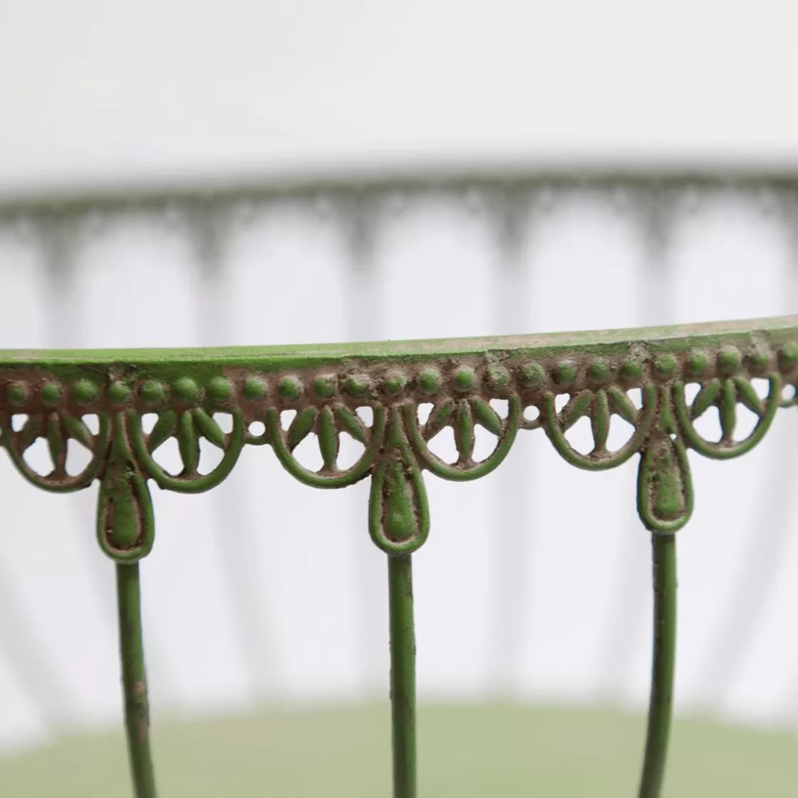 Expositores Para Tiendas | Macetas Y Artículos De Decoración>DecoWoerner Soporte Metálico "Vintage" De 71 Cm De Altura verde