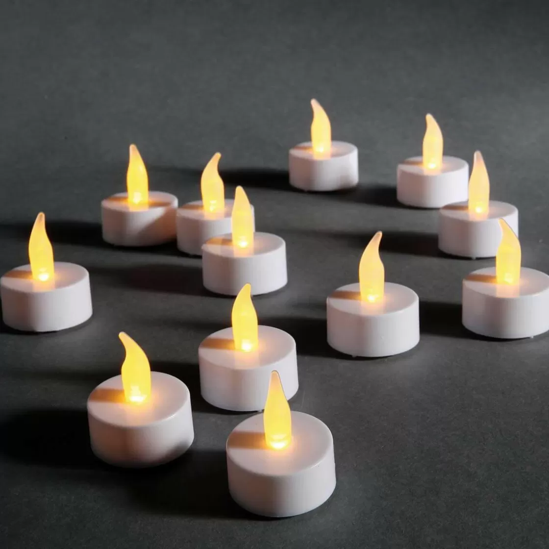 Luz Decorativa>DecoWoerner Velas Para Té Con Baterías LED, Conjunto De 12 Piezas blanco
